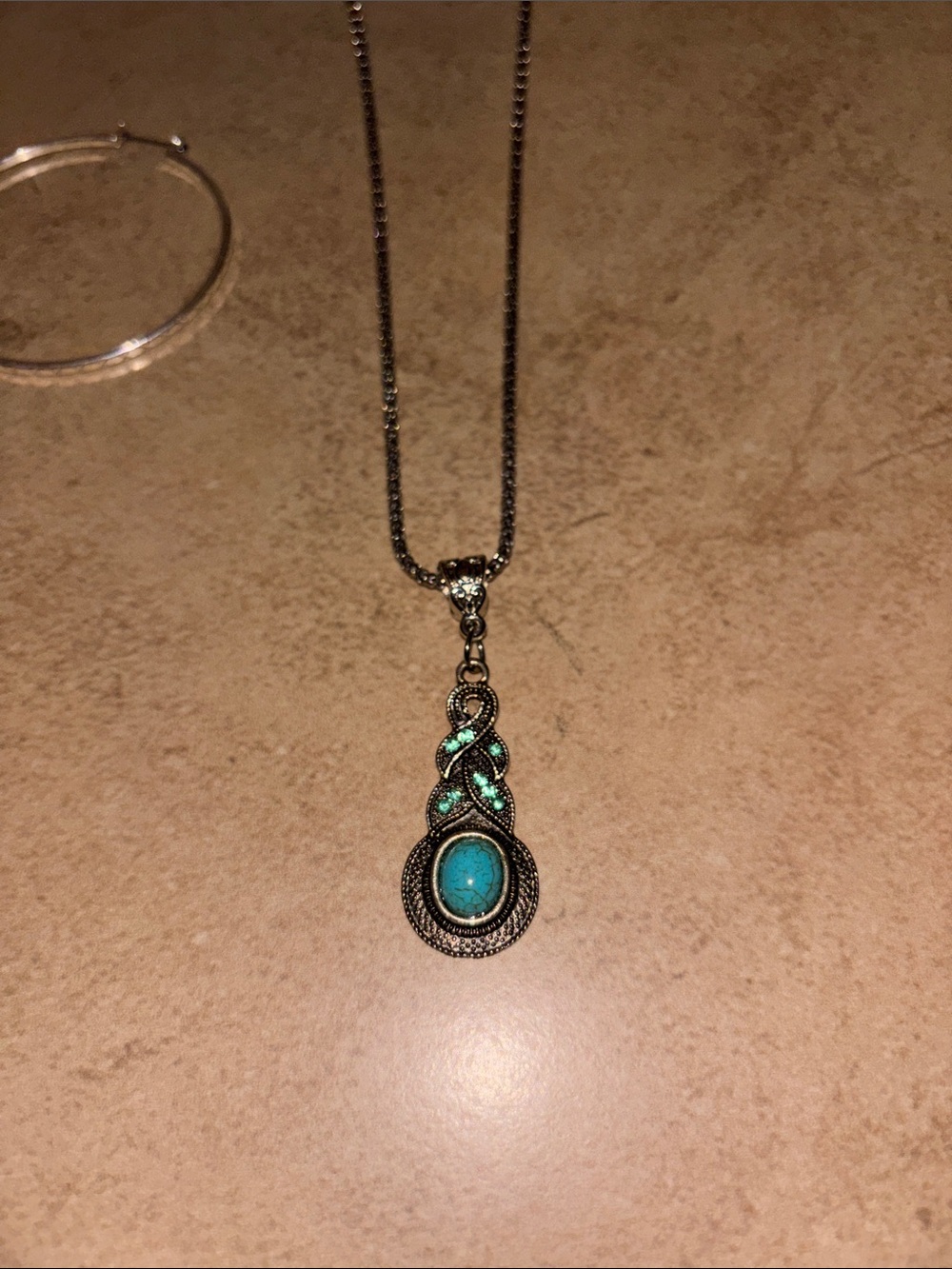 Jewelry bundle 2 earrings and  necklace - Picture 4 of 6